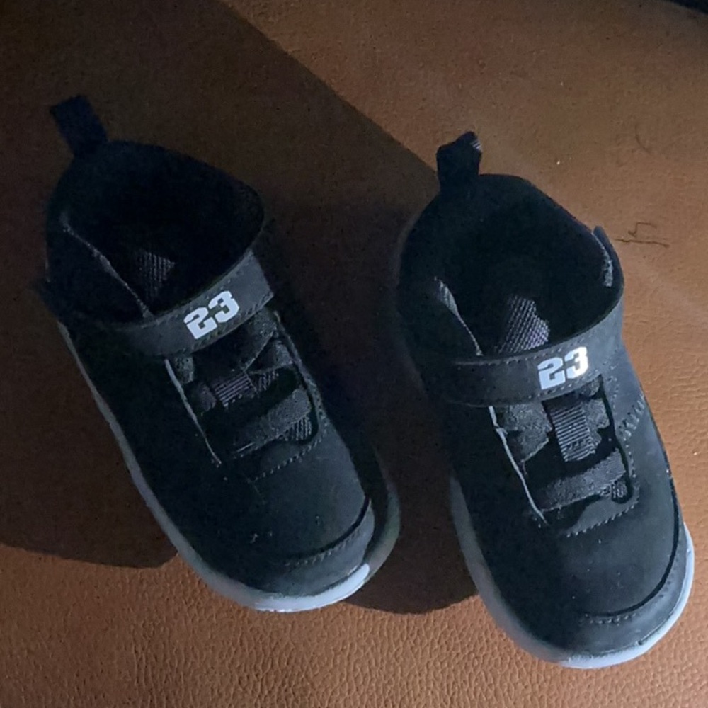 Jordan Black Sneakers Low-Top Design